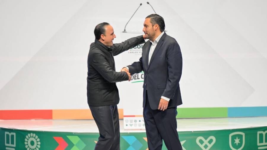 El gobernador Manolo Jiménez acompañó al alcalde Carlos Villarreal durante su primer informe de resultados en Monclova.