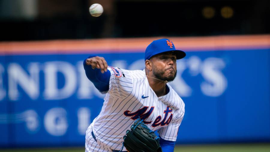 Freddy Peralta, de los New York Mets, fue el encargado del lanzamiento cuya marcación fue modificada por la tecnología luego del del desafío realizado por su cátcher, Francisco Álvarez.