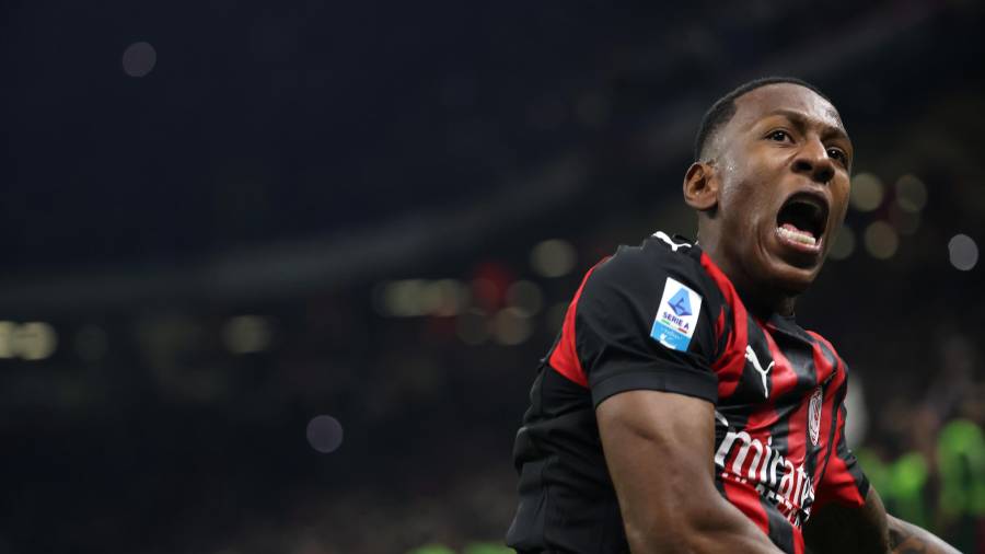 Pervis Estupiñán hizo el gol con el que el AC Milan derrotó 1-0 al Inter en el Derby della Madonnina disputado en el estadio San Siro, un clásico de la Serie A que terminó envuelto en polémica arbitral.