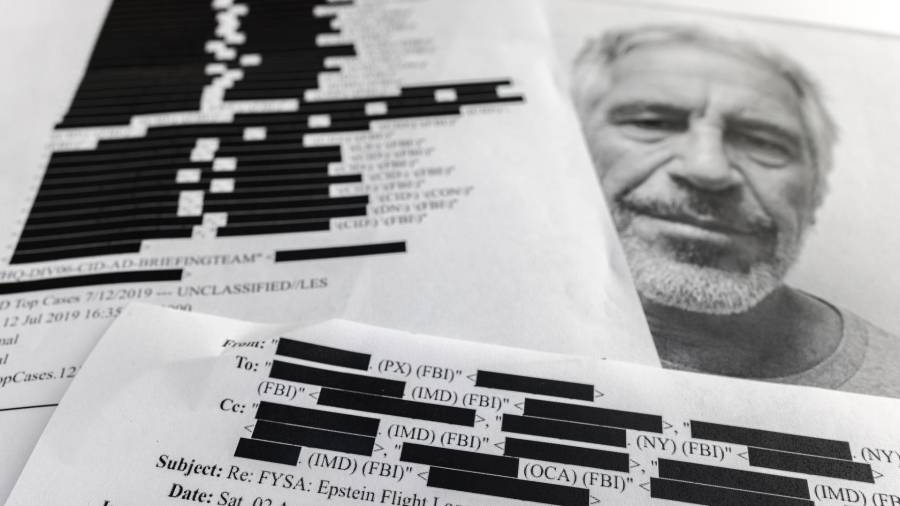 Copias de rchivos de Jeffrey Epstein. Epstein orquestó una operación de tráfico sexual que involucraba a menores, aprovechando su riqueza y posición social para explotar a las víctimas durante varias décadas.