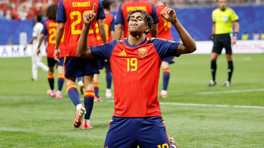 Lamine Yamal abrió el marcador y se convirtió en uno de los goleadores más jóvenes en la historia de los Mundiales durante la victoria de España sobre Arabia Saudita.