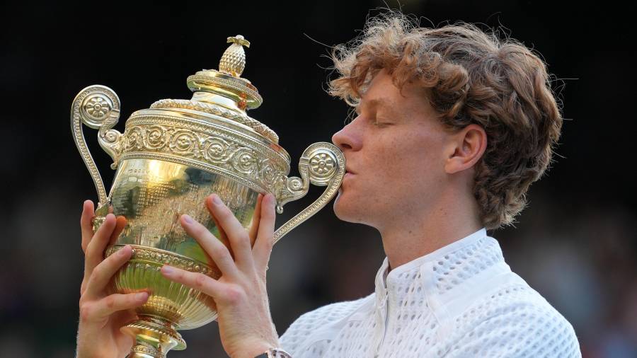 Jannik Sinner levantó su segundo trofeo consecutivo de Wimbledon tras vencer a Alexander Zverev en cuatro sets.