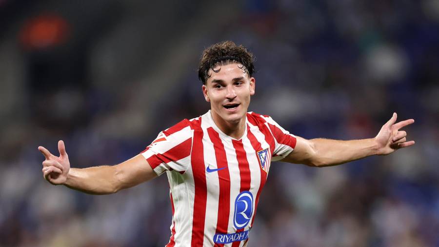 Florentino Pérez busca concretar otro fichaje histórico. El nombre que ha tomado fuerza en las últimas horas es el de Julián Álvarez, delantero del Atlético de Madrid.