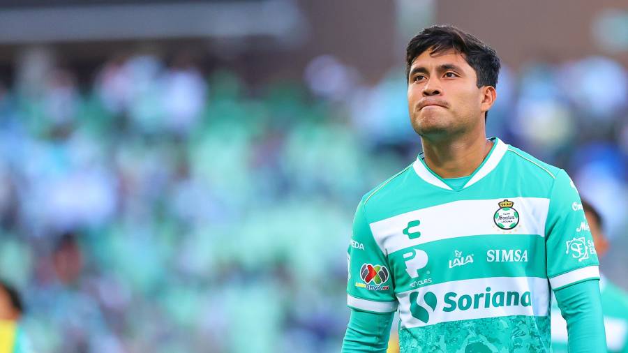 Santos Laguna tuvo la oportunidad de empatar desde el punto penal, pero no logró concretar.