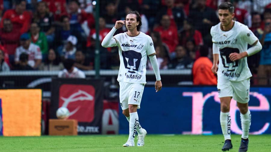 Sebastián Córdova ingresó de cambio y anotó de cabeza el tanto que completó la remontada universitaria.
