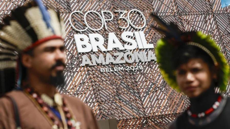 Un grupo de indígenas de la tribu Pataxó, del estado de Bahía. La cumbre climática de la ONU (COP30) ese llevó a cabo en Belém, Brasil el año pasado.