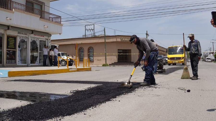 Cuadrillas municipales avanzan en la reparación de vialidades afectadas. FOTO: CORTESÍA