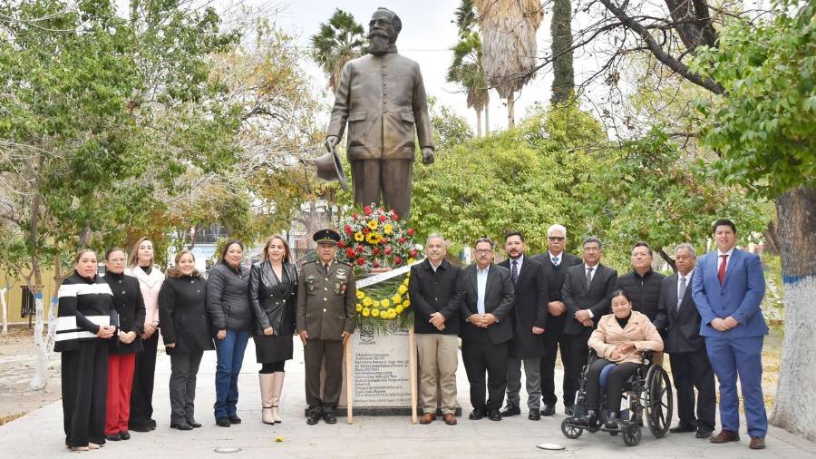 Honores a la Bandera durante la ceremonia cívica realizada en el Museo Venustiano Carranza.