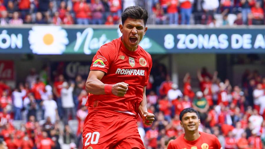 El mexicano Jesús Gallardo abrió el marcador desde el punto penal en el triunfo 2-0 de Toluca sobre Chivas, resultado que colocó a los Diablos Rojos como líderes momentáneos del Clausura 2026 de la Liga MX