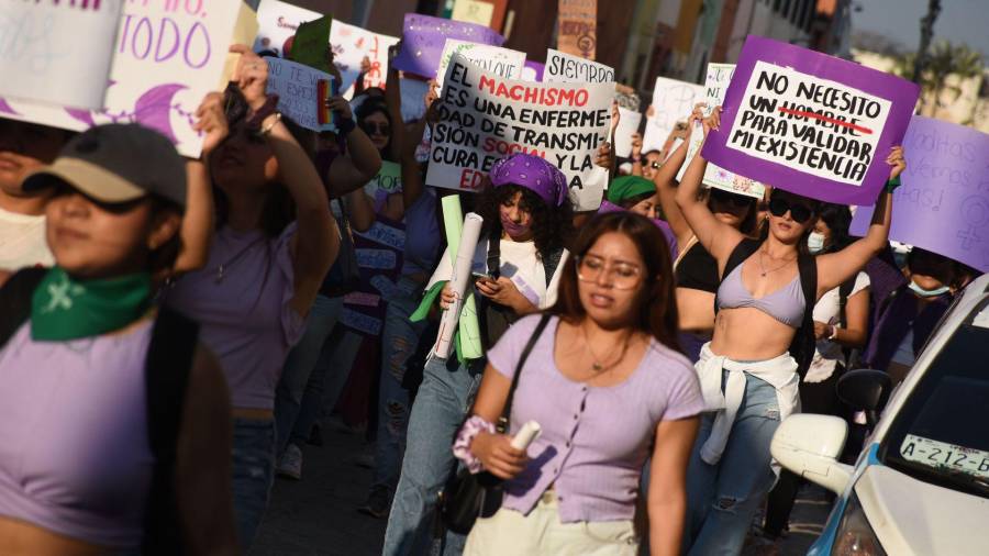 Sheinbaum presenta iniciativa contra el feminicidio ante la Comisión Permanente