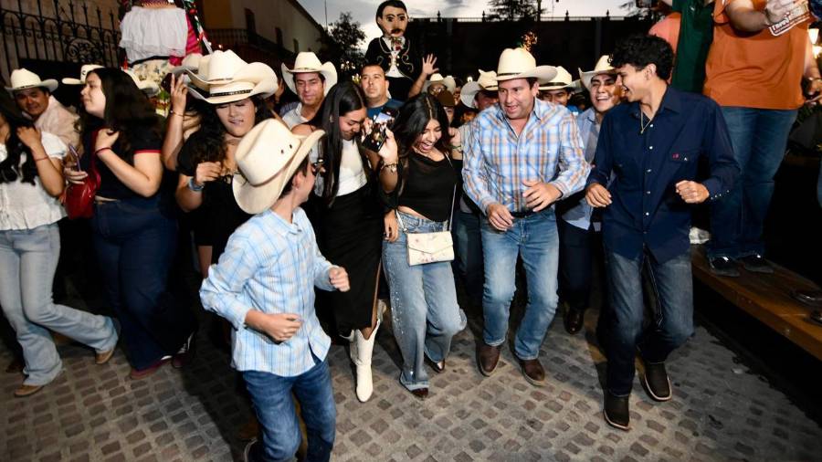 El Alcalde participó en la actividad realizada en el primer cuadro de la ciudad.