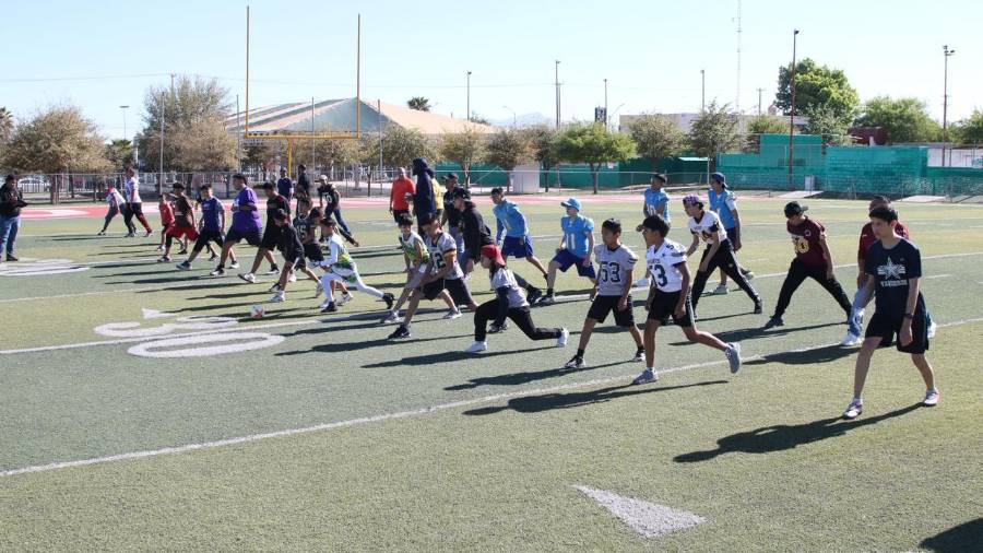 El exjugador de la NFL compartió consejos y experiencias con los asistentes.