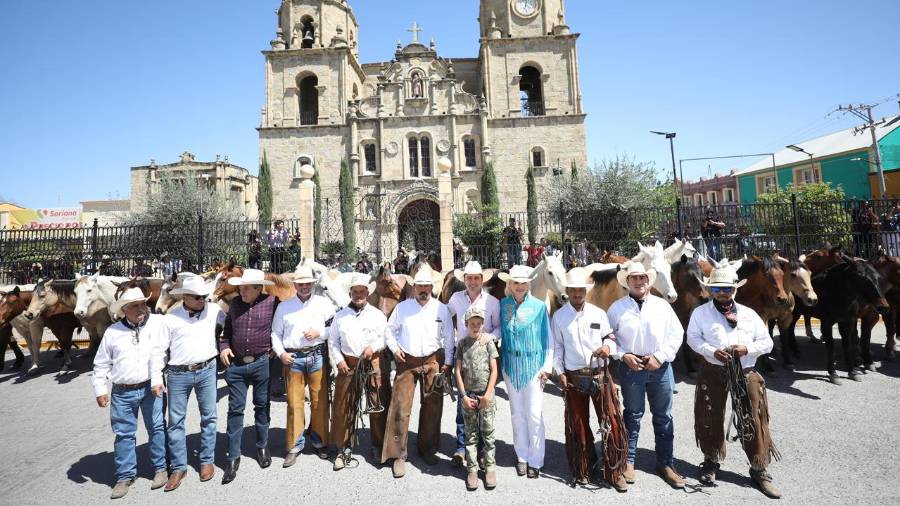 El gobernador destacó que estos eventos fortalecen la convivencia familiar, el turismo y la economía local.