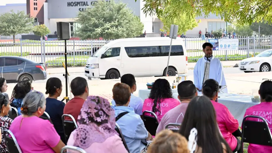 La presencia del grupo frente al Hospital General responde a que este centro de salud forma parte de los puntos autorizados para la interrupción legal del embarazo.