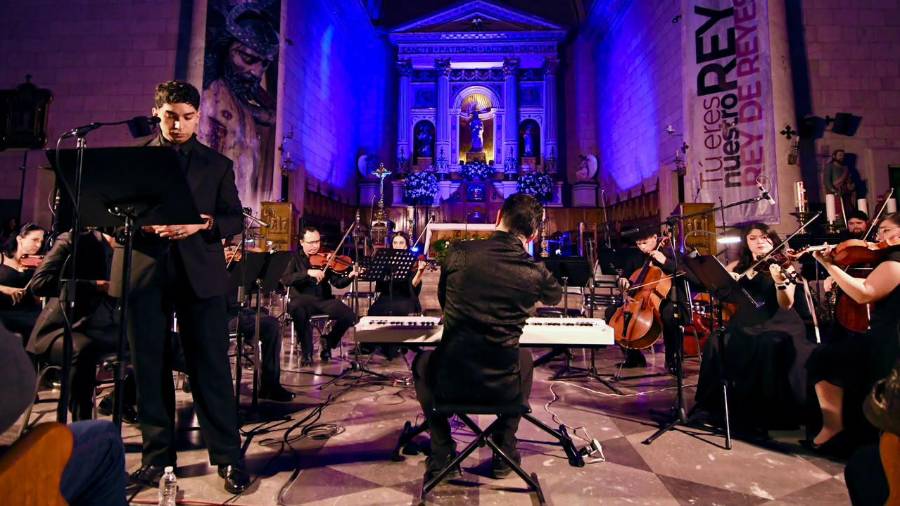 La Orquesta Metropolitana de Saltillo y la Compañía de Ópera de Saltillo interpretaron obras de Vivaldi y Haydn en la Catedral de Santiago Apóstol.