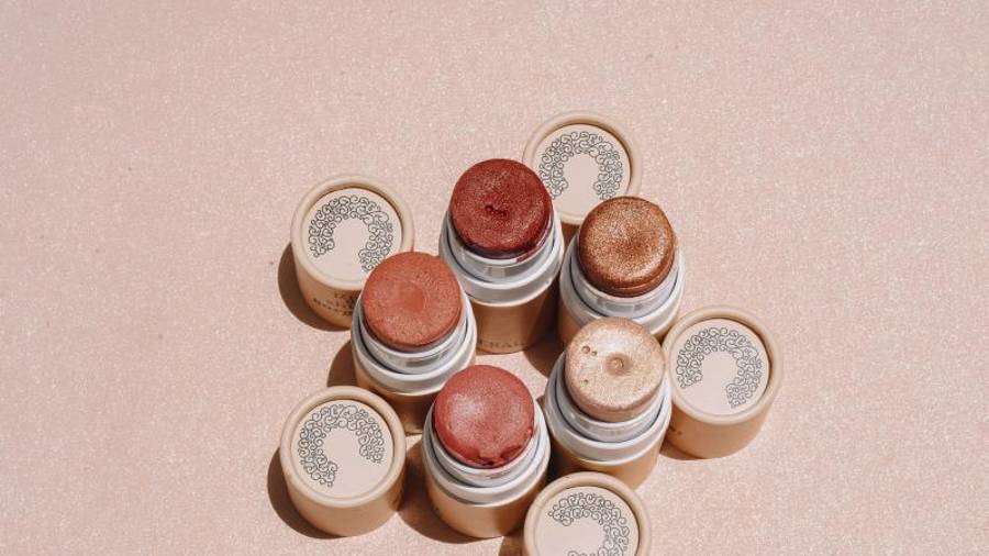 Sus productos resaltarán tu belleza y cuidarán tu piel.