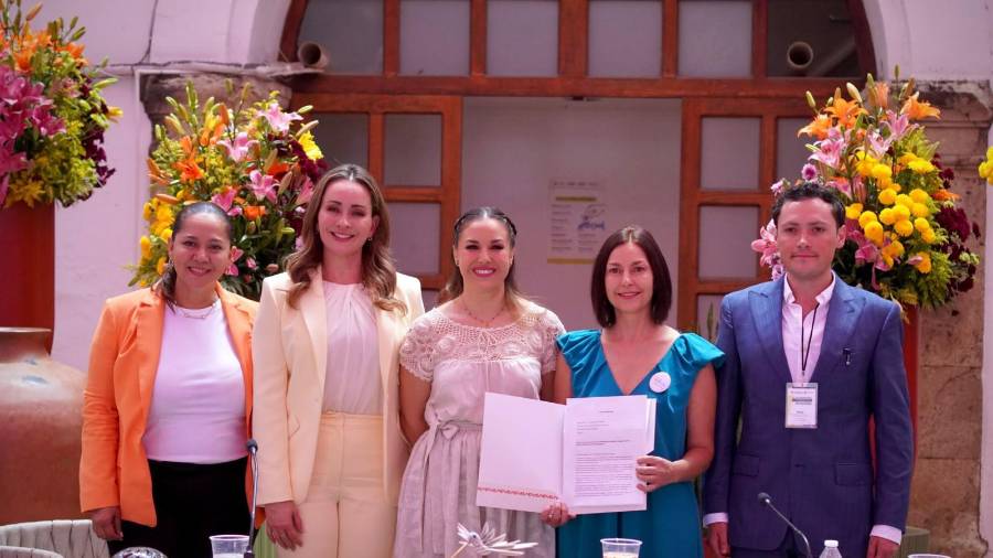 Luly López Naranjo presentó el programa Espacios DIF durante la VIII Sesión Plenaria de la Red de DIF Municipales.
