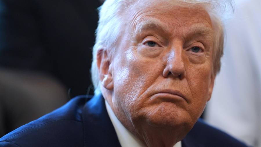 El presidente de Estados Unidos, Donald Trump, insistió en que no necesita autorización del Congreso para realizar bombardeos sobre intereses de narco que estén radicados en Venezuela.