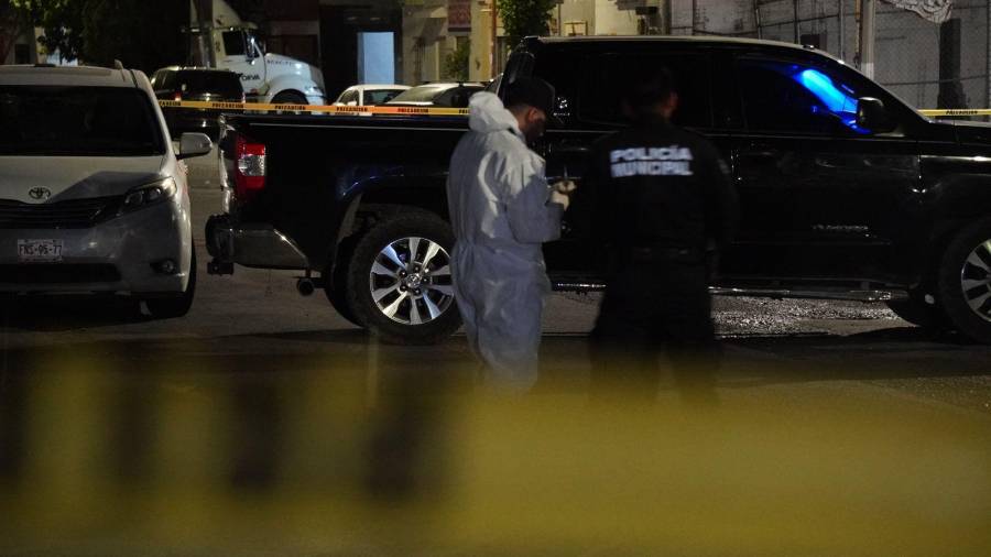 El cuerpo fue trasladado para realizarle la autopsia de ley y confirmar la causa de muerte.