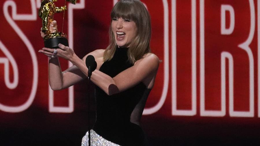 Taylor Swift se convierte en la artista más galardonada de los MTV VMA’s y le gana a Madonna Mejor Video Musical