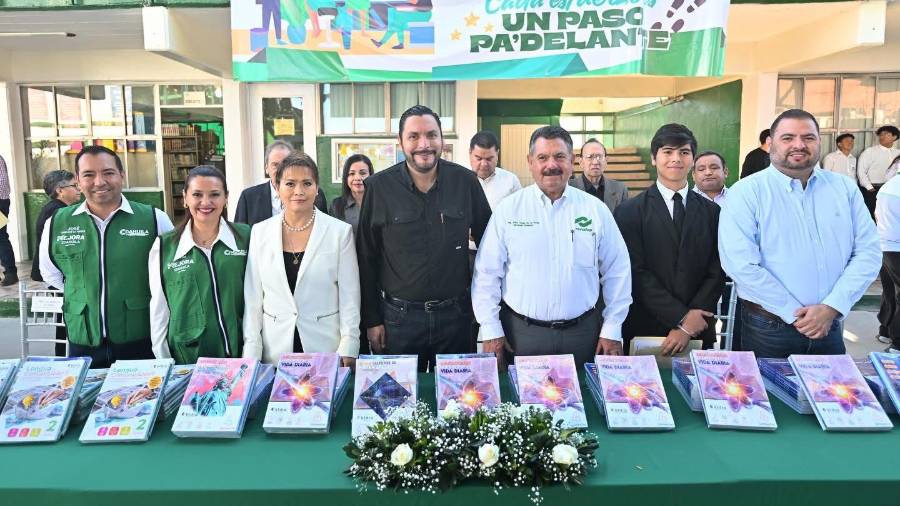 El alcalde Carlos Villarreal y autoridades de Conalep Coahuila encabezaron la entrega de material escolar y minisplits en el plantel Monclova.