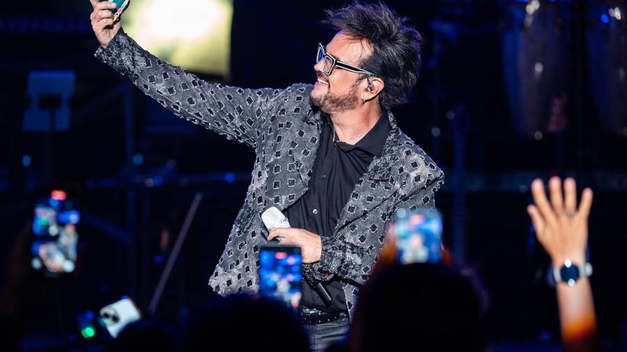Hechos. Aleks Syntek volvió a llamar la atención en redes sociales y sus canciones registraron un repunte en reproducciones.