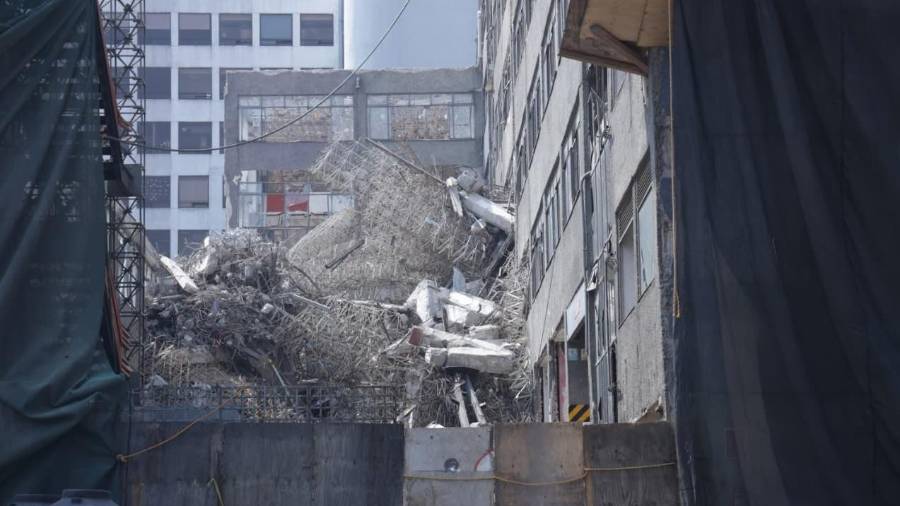 Tres trabajadores murieron y uno más resultó hospitalizado tras el colapso de un edificio en San Antonio Abad, en la colonia Tránsito de la Ciudad de México.