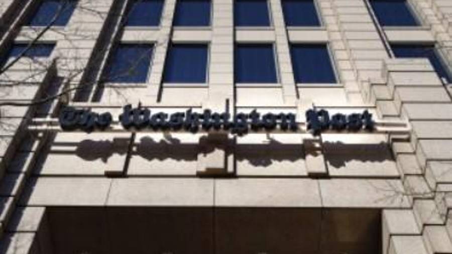 Bezos también se ganó la ira de sus empleados el año pasado cuando anuló un respaldo planeado a la vicepresidenta Kamala Harris menos de dos semanas antes de las elecciones.