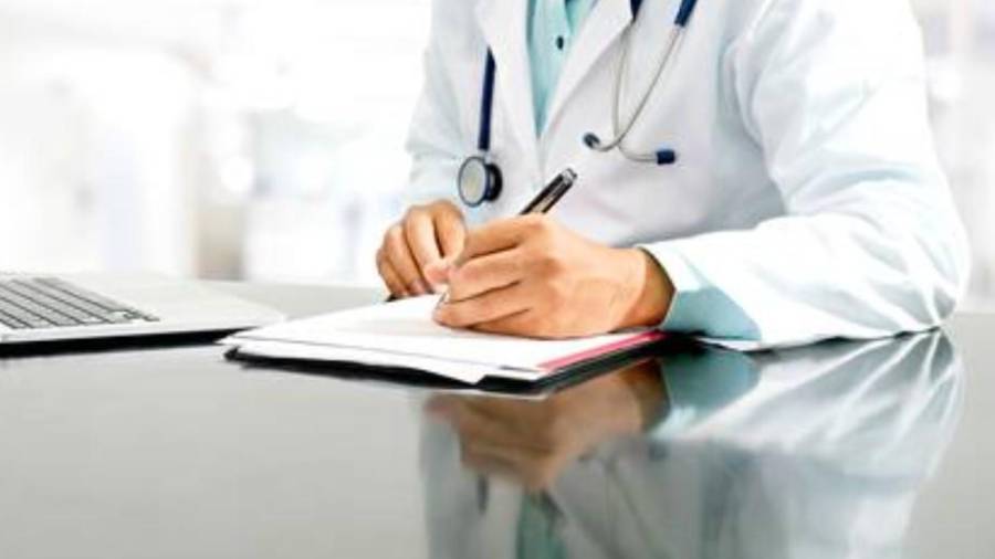 Más de 30 mil adultos mayores y personas con discapacidad reciben atención gratuita, detalló el funcionario estatal.