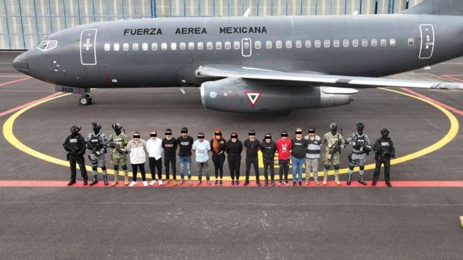 El operativo federal contra una célula del CJNG en Michoacán continúa activo y suma 12 detenidos, mientras las autoridades mantienen sin confirmar el paradero de “Tío Lako”.