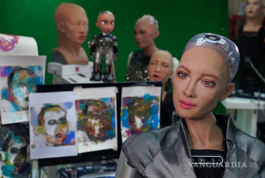 $!Sophia, un robot, vende una pieza de arte creada por por ella por más de 688 mil dólares