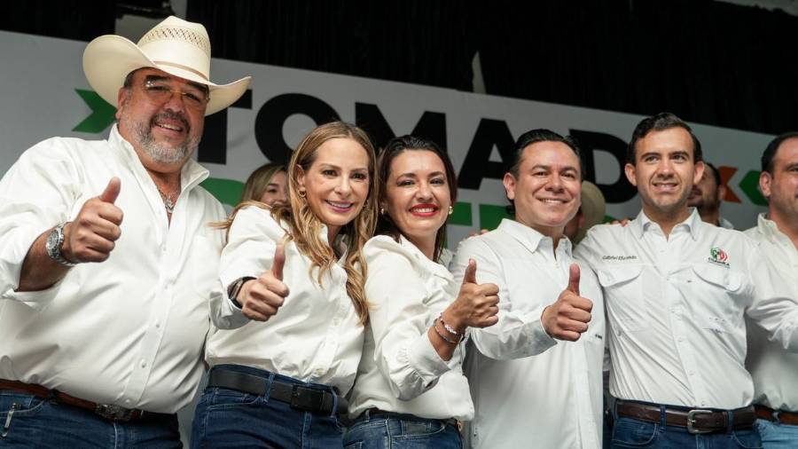 Héctor Miguel García, Cristina Amezcua, Esra Cavazos y rindieron protesta como abanderados del PRI en la región Centro-Desierto.