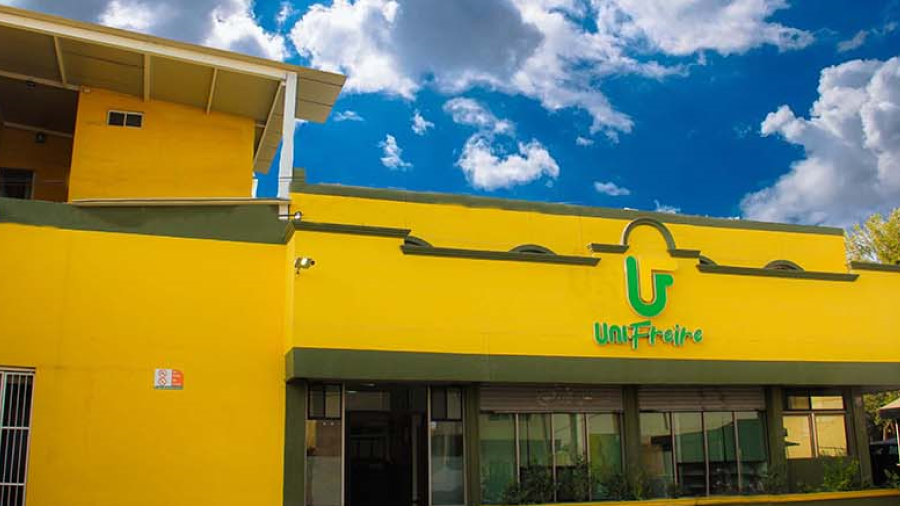 La SEP exhorta a estudiantes y padres a verificar que las universidades tengan RVOE vigente antes de inscribirse.