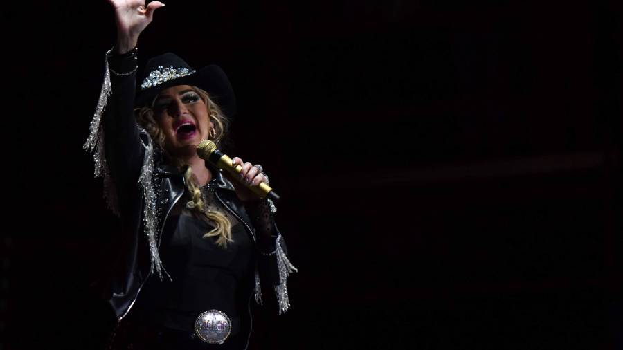 Alicia defendió a la periodista Blanca Martínez, dándole validez a la carta que leyó en el programa de Univision denunciando a Arturo Carmona de violento.