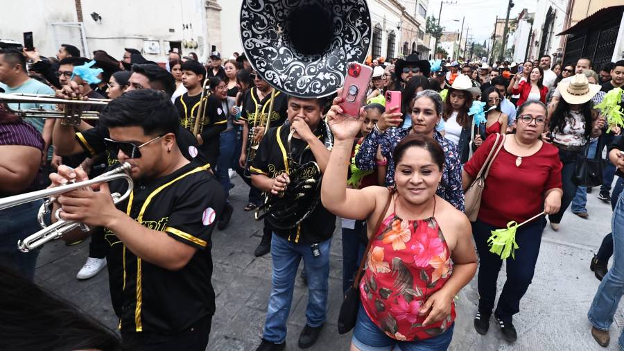 Con gran callejoneada inicia la fiesta Internacional de las Artes de Saltillo FINA 449