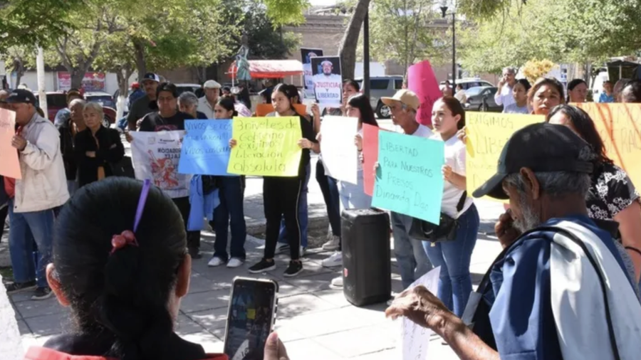 El despliegue de seguridad llevado a cabo en el poblado de Dinamita, que culminó con la detención de 28 personas, se ejecutó mediante una coordinación interinstitucional y con estricto apego a la ley, expusieron en su momento autoridades de Durango.
