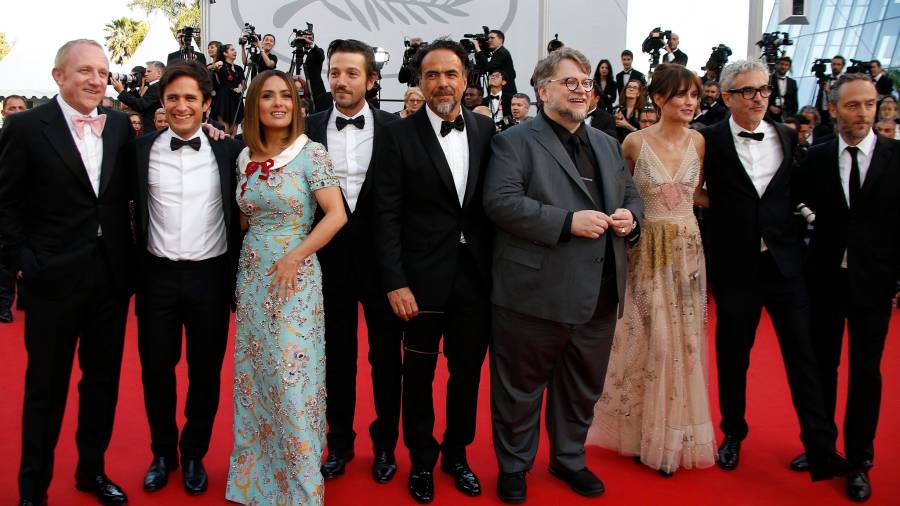 Mexicanos desfilan en la alfombra roja de Cannes