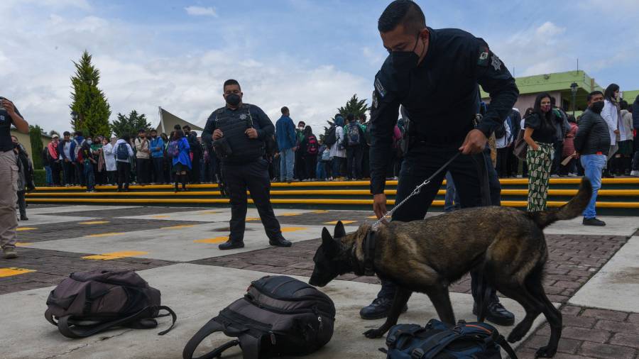 La CNDH aclaró que su Recomendación 48/2019 no prohíbe el Operativo Mochila Segura en escuelas.