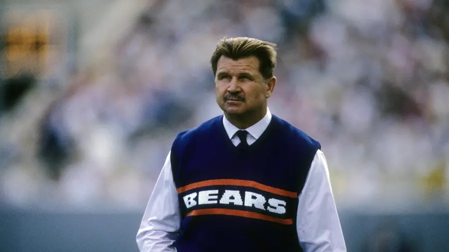 Mike Ditka, legendario entrenador de los Chicago Bears, falleció a los 86 años, dejando tres títulos de Super Bowl y un legado imborrable en la historia de la NFL.