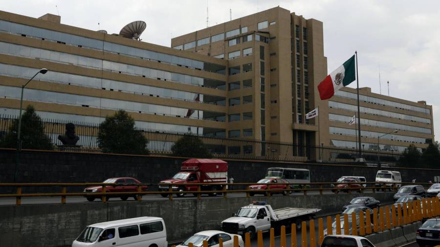 Fachada de las oficinas centrales de la Secretaría de la Defensa Nacional en la Avenida Industria Militar S/N, esquina con Boulevard Manuel Ávila Camacho, Colonia Lomas de Sotelo, Alcaldía Miguel Hidalgo, CDMX.