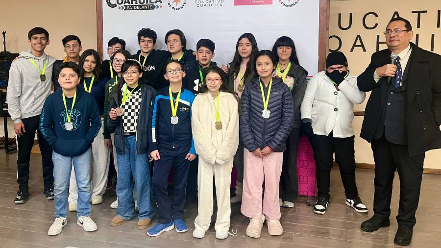 Jóvenes ajedrecistas de distintos municipios participaron en el Selectivo Estatal celebrado en Saltillo.