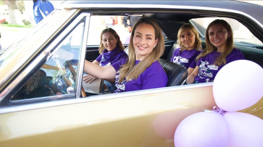 En la rodada “Ellas al volante”, los vehículos clásicos fueron manejados exclusivamente por mujeres.