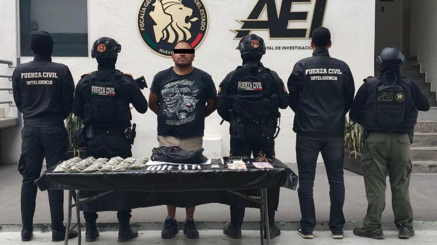 Elementos de Fuerza Civil de Nuevo León y la Agencia Estatal de Investigaciones de Nuevo León detuvieron a un hombre con droga y ponchallantas en Galeana, Nuevo León.