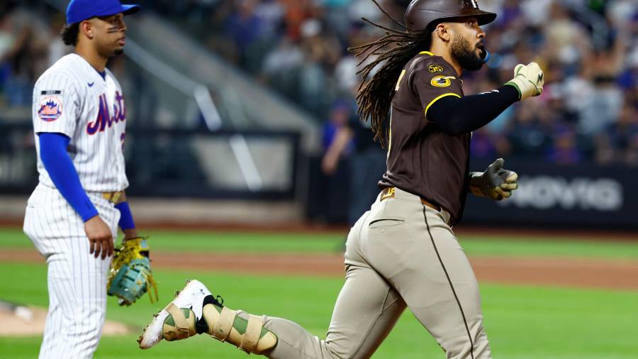 Fernando Tatis Jr conectó dos cuadrangulares, produjo tres carreras y realizó una atrapada monumental para evitar un grand slam de Francisco Lindor.