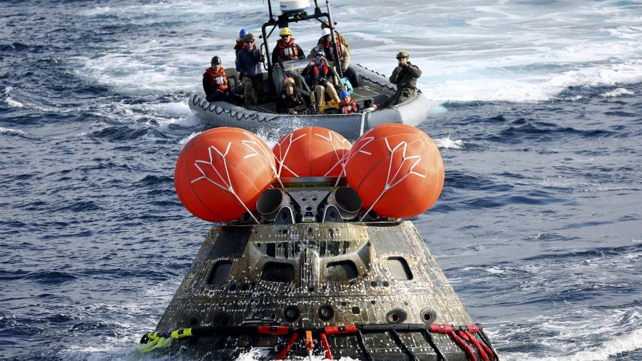 (IMAGEN ILUSTRATIVA) Los cuatro astronautas de la misión Artemis II de la NASA se preparan para reentrar a la atmosfera en una “bola de fuego”.