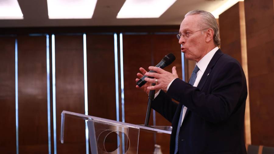 José Medina Mora, presidente del Consejo Coordinador Empresarial (CCE) durante una conferencia de prensa.