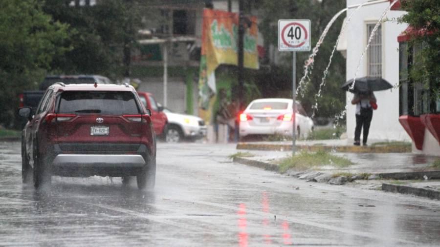 Todas las lluvias acompañadas con descargas eléctricas y posible caída de granizo en zonas altas. A su vez, se prevé que la onda tropical número 8 deje de afectar a México al final del día.