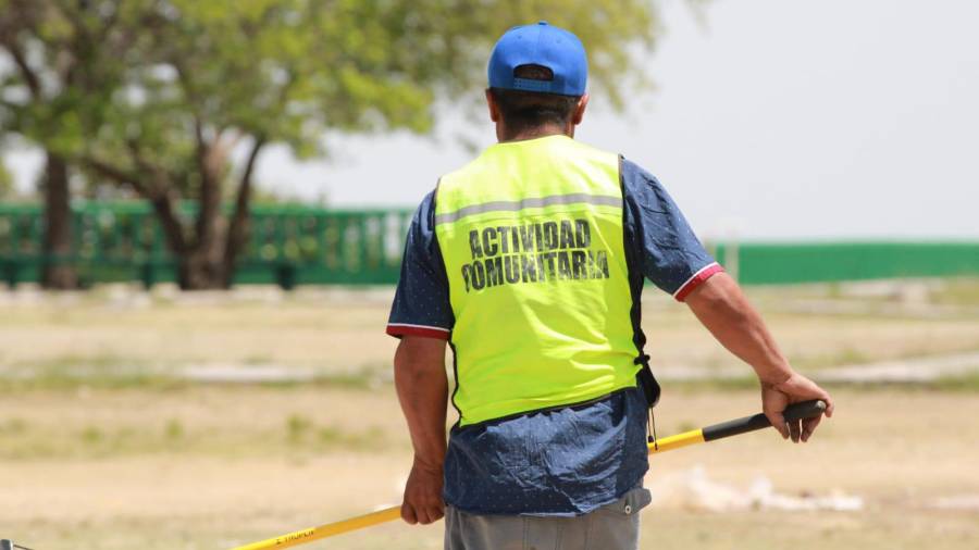 Las brigadas de Actividad Comunitaria realizan trabajos de limpieza en plazas, áreas verdes, calles y bulevares de Saltillo como parte del modelo de Justicia Cívica impulsado por el municipio.