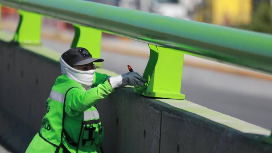 El mantenimiento en El Sarape busca mejorar la visibilidad y la seguridad de miles de automovilistas.