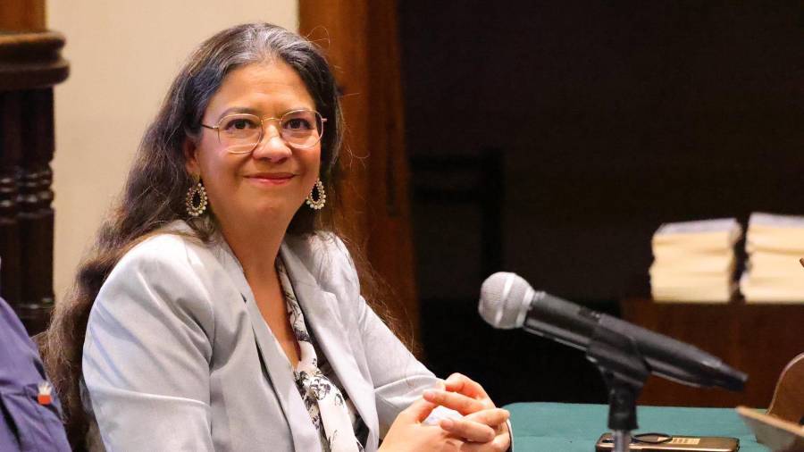 Gana escritora coahuilense Carmen Ávila el Premio de Poesía Óscar Oliva 2026